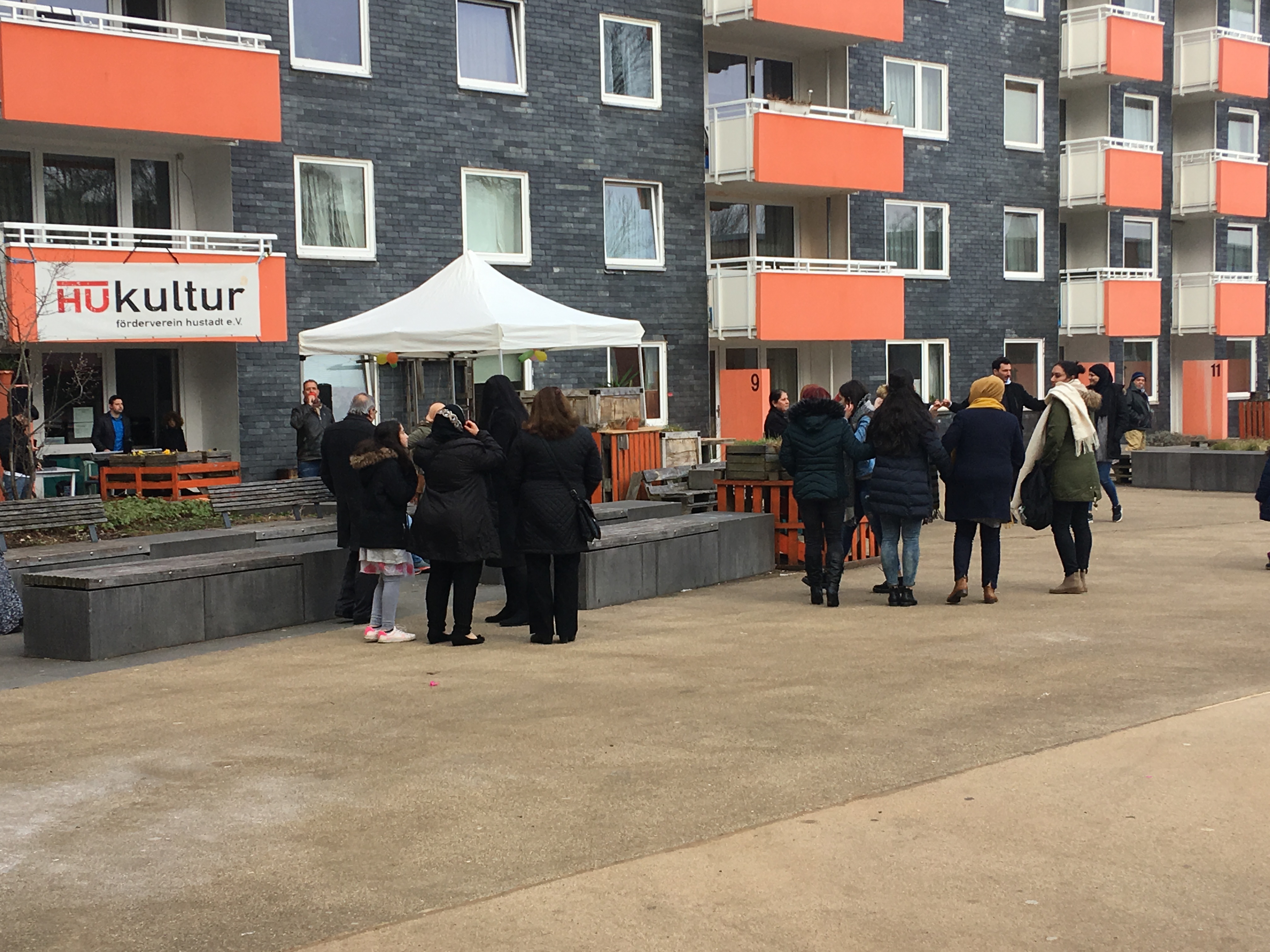 Nachbarschaft feiert Newroz in der Hustadt